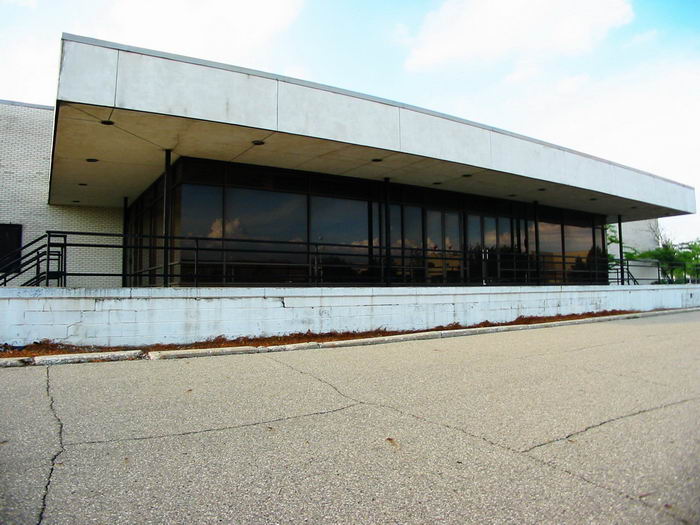 Summit Place Mall (Pontiac Mall) - Early 2000S (newer photo)